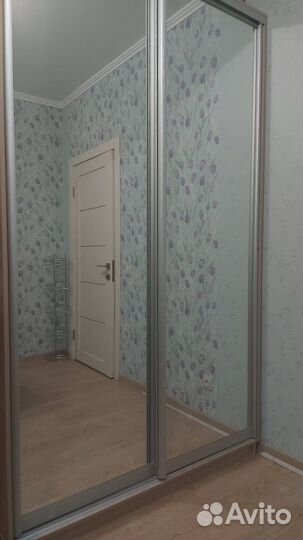 Шкаф купе новый. Зеркало со столом + тумбочка