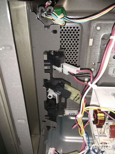 Держатель микриков на свч LG MS2595CIS