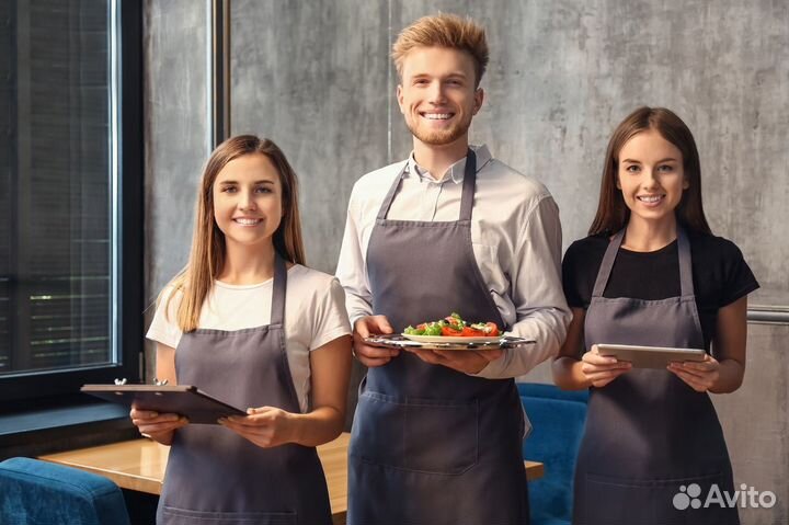 Официант на шведскую линию