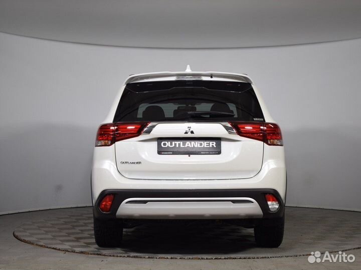 Mitsubishi Outlander 2.0 CVT, 2022