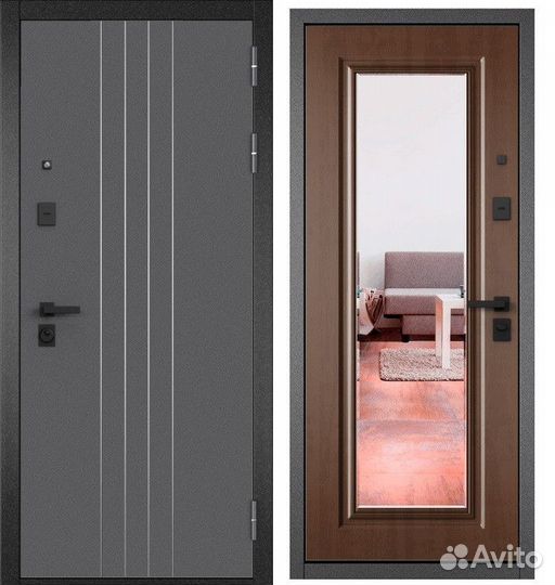 Дверь в квартиру с зеркалом