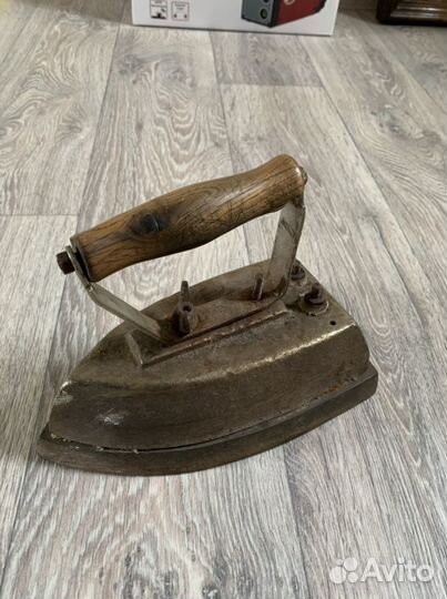 Утюг старинный электрический
