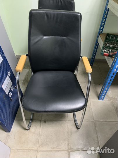 Офисное кожаное кресло бу