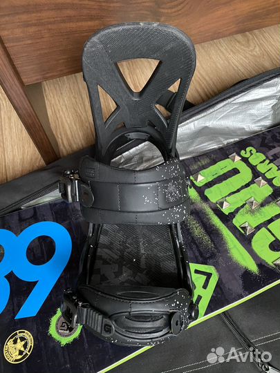 Сноуборд GNU с крепоениями burton mission