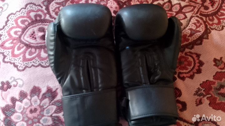 Боксерские перчатки 10 oz