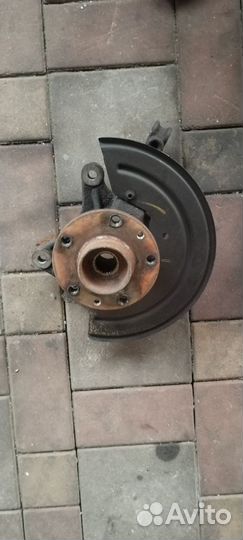 Поворотный кулак левый renault duster