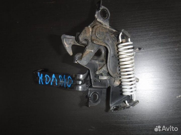 Замок капота Toyota Corolla 151 1ZR 2011