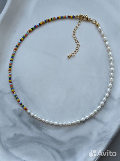 Чокер из жемчуга и разноцветного бисера