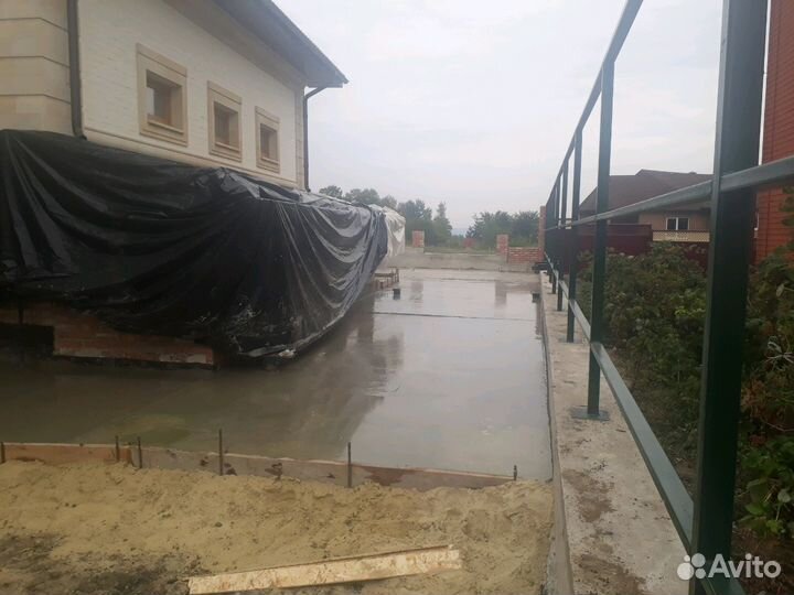 Фундамент,цоколь