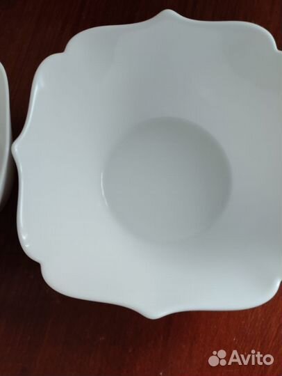 Фарфоровые салатницы обе за