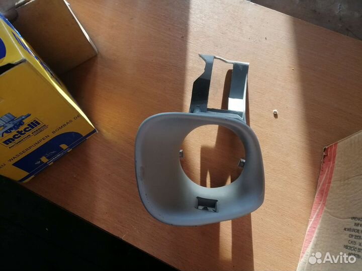 Рамка противотуманой фары правой Fiat Albea 2002