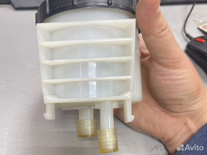 Бачок гур vw transporter T4