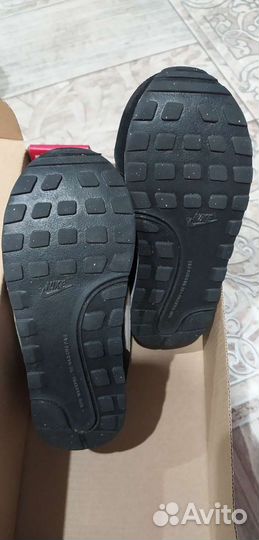 Кроссовки Nike, р.25