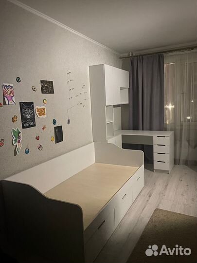 Продается комплект мебели в детскую комнату