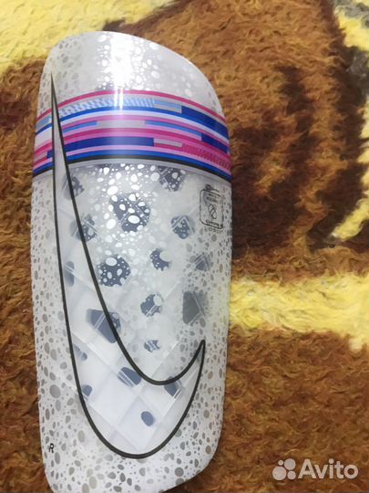 Футбольные щитки