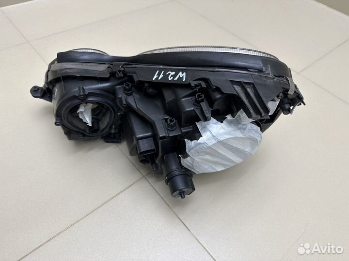 Фары правая ксенон Mercedes E-Class W211