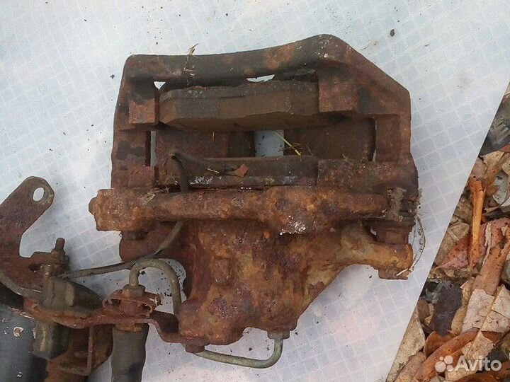 Суппорт передний левый Фольксваген Пассат Б5