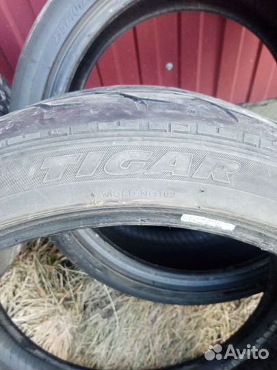 Tigar Winter 235/40 R18