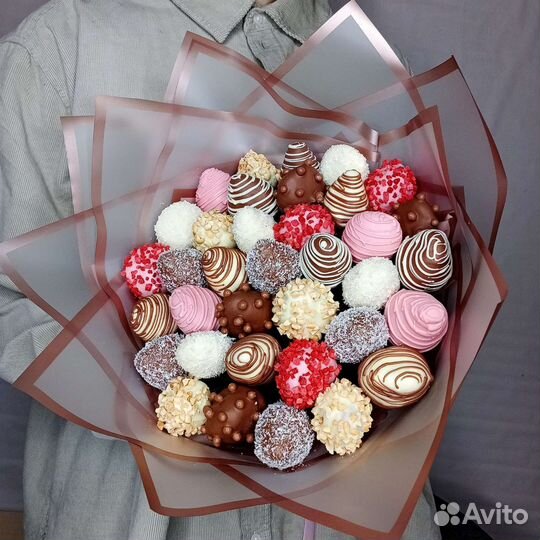 Клубника в шоколаде подарочные букеты