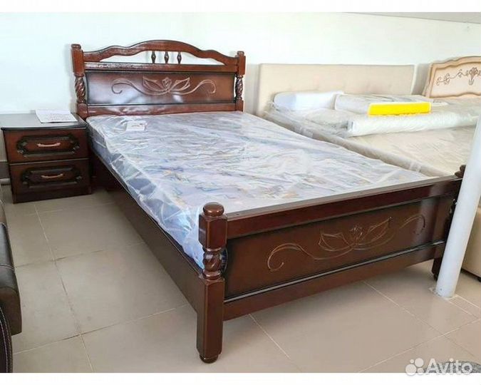 Кровать массив сосны наличии 1400*2000 в наличии