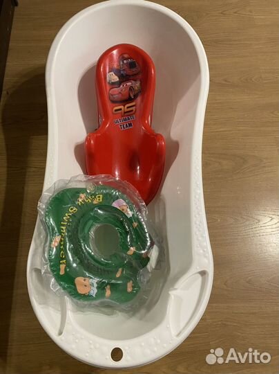 Ванночка, горка и круг для купания малыша