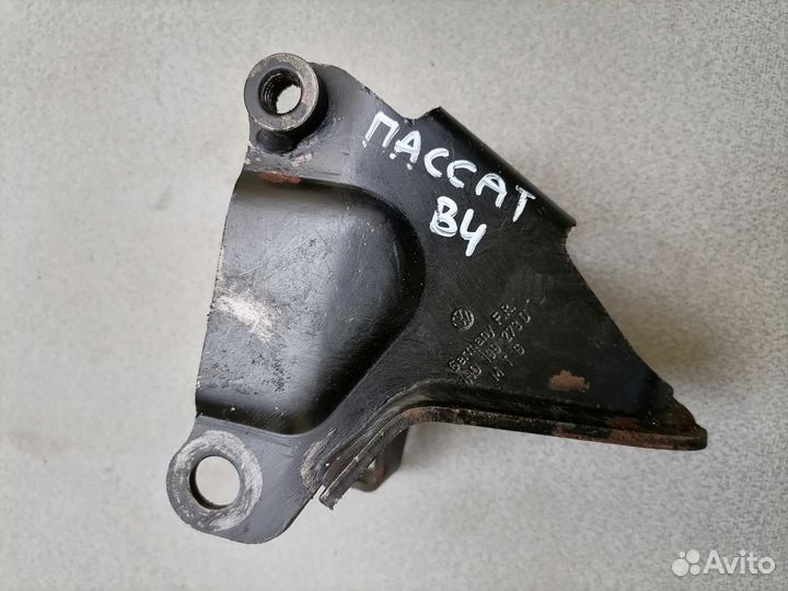Кронштейн опоры двигателя VW Passat (B4) 1994-1996