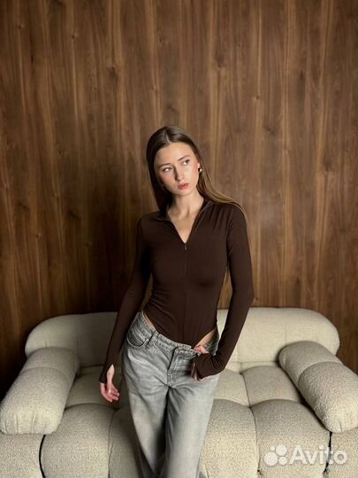 Боди на полузамке шоколадный