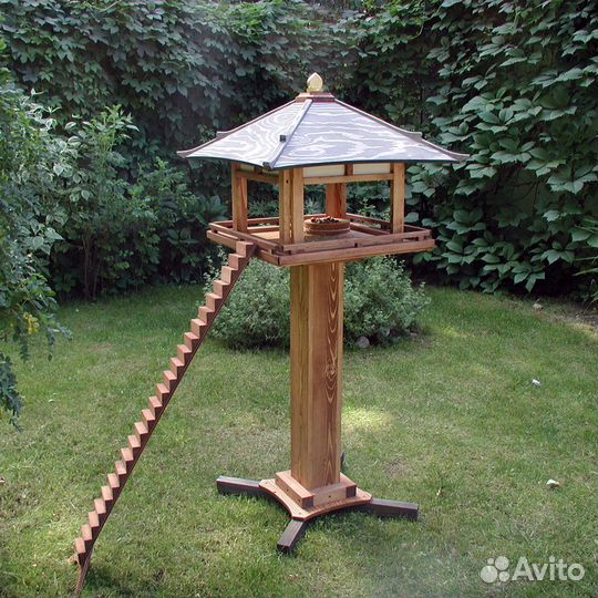 Кормушка для птиц из дерева