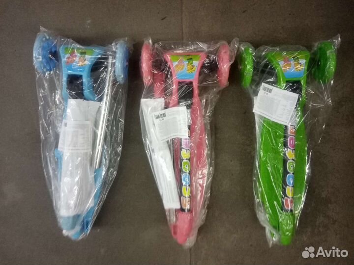 Самокат детский трехколесный новый