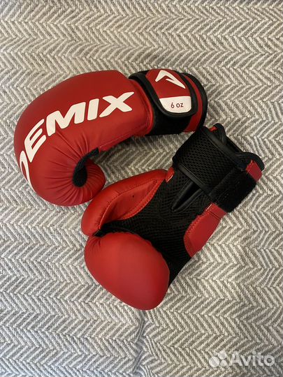 Боксерские перчатки