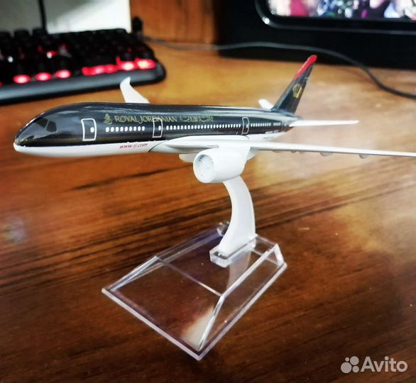 Коллекционная модель самолета Boeing 787-8