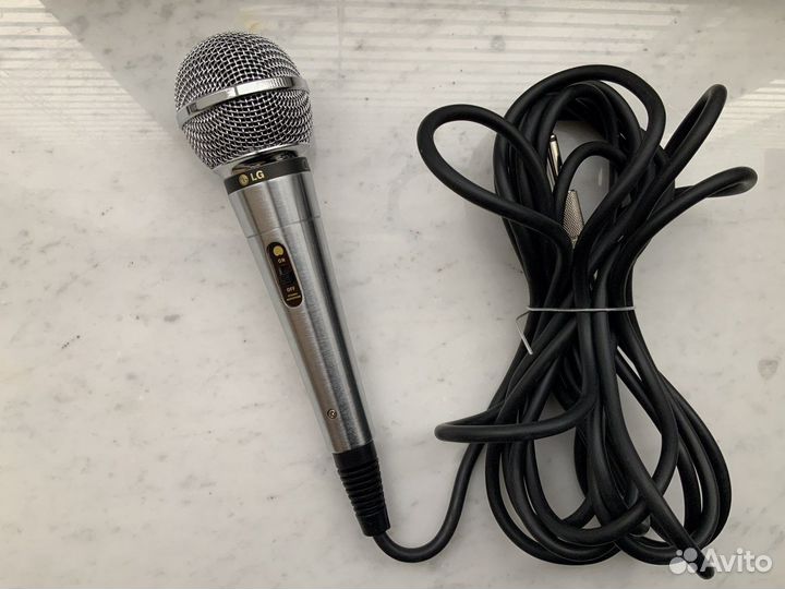 Микрофон вокальный LG ACC-M900K новый