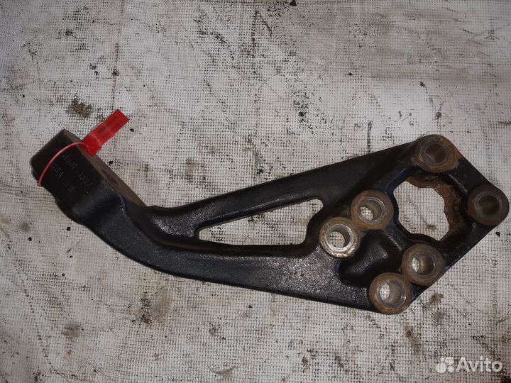 Кронштейн двс (задний правый) / D2866 MAN