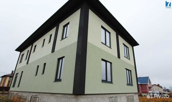 Крутые окна В крутой коттедж