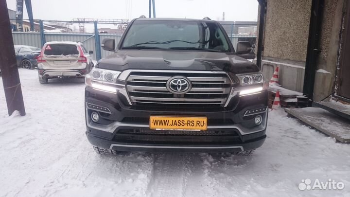 Передний бампер Toyota Land Cruiser 2016+