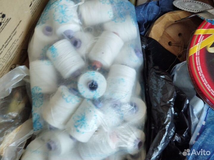 Швейные принадлежности, нитки пуговицы молнии