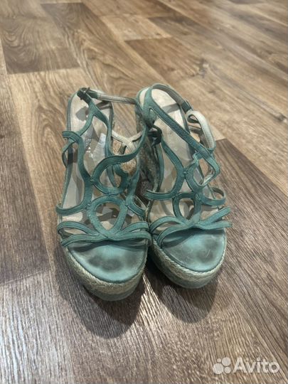 Кожаные босоножки