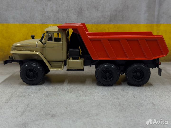 Модель урал 55571 1/43 элекон