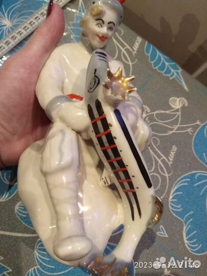 Фарфоровая статуэтка
