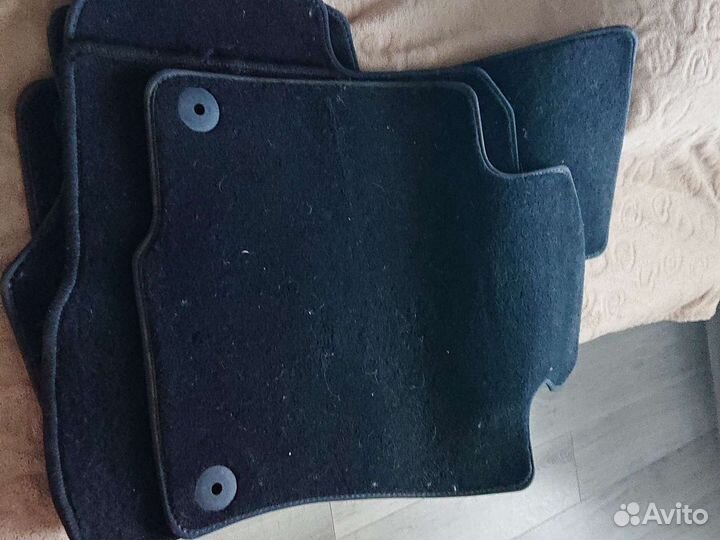 Коврик автомобильный