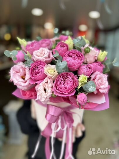 Цветы. Букет шикарных пионовидных кустовых роз