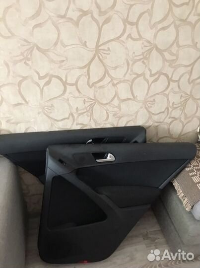 Обшивка задних дверей. Tiguan1