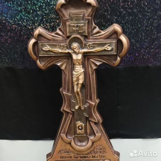 Крест могильный каменный с цветником