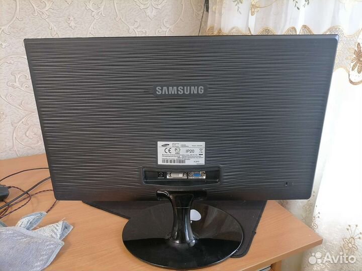 Монитор Samsung SyncMaster SA300