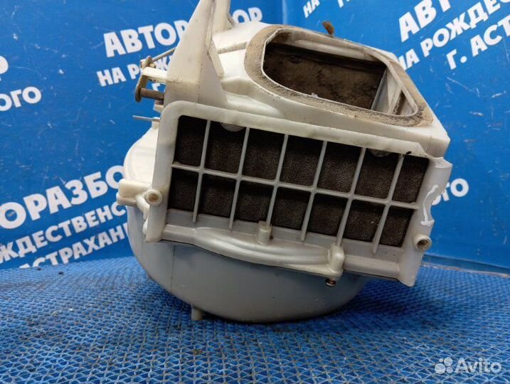 Корпус мотора печки Mitsubishi Colt купе 4G92 1999