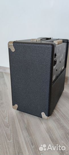 Басовый комбоусилитель