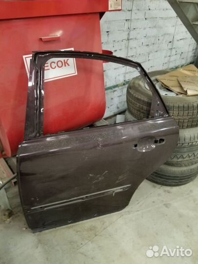 Задняя левая дверь volvo s 40