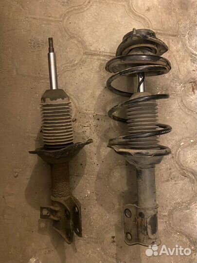 Задние стойки Subaru Legacy