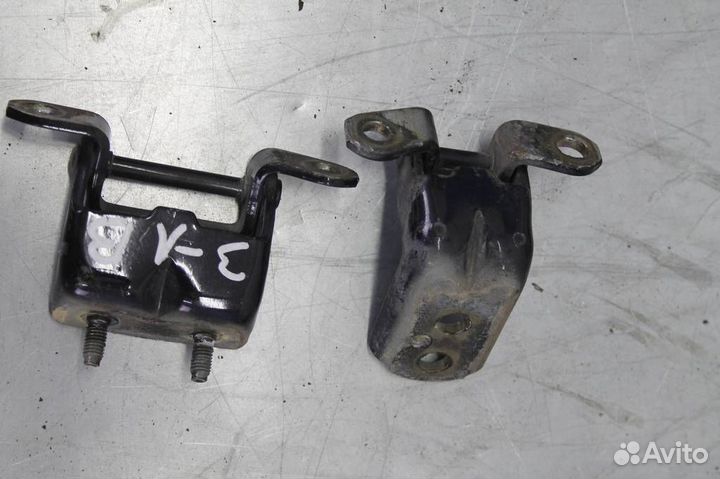 Петли двери задней левой Nissan Pathfinder R51