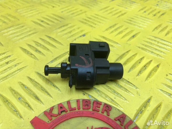 Датчик стоп сигнала Ford Mondeo 3 2.0 fmba dicr